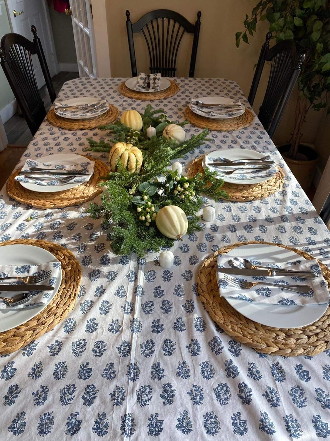 11.8'' round Woven Placemats 4Pcs Plate Chargers, Heat Resistant Non-Slip Water Hyacinth Weave Place Mats Farmhouse Straw Braided Rattan Tablemats Wicker Placemats for Dining Table Decoration