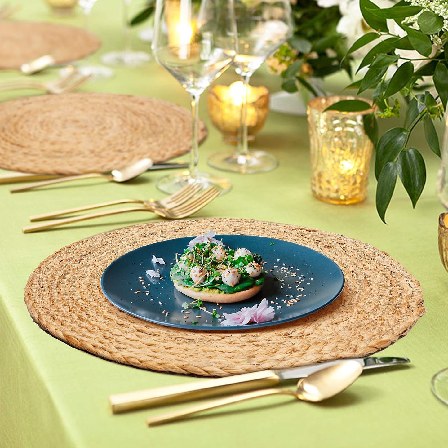 Natural Jute Placemat Set of 4 - round 13 Inch Decorative Reversible Braided Hand Woven Charger for Dinner Table Décor Farmhouse Christmas Wedding Family Gathering Party and Everyday Use