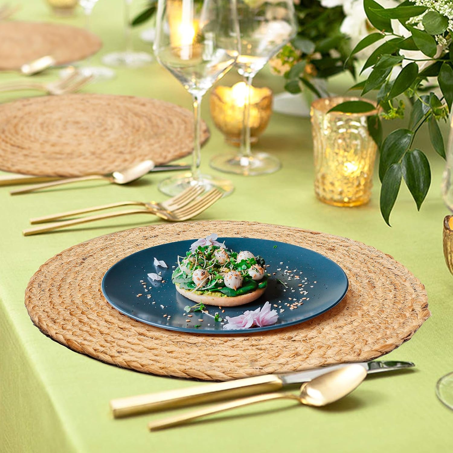 Natural Jute Placemat Set of 4 - round 13 Inch Decorative Reversible Braided Hand Woven Charger for Dinner Table Décor Farmhouse Christmas Wedding Family Gathering Party and Everyday Use
